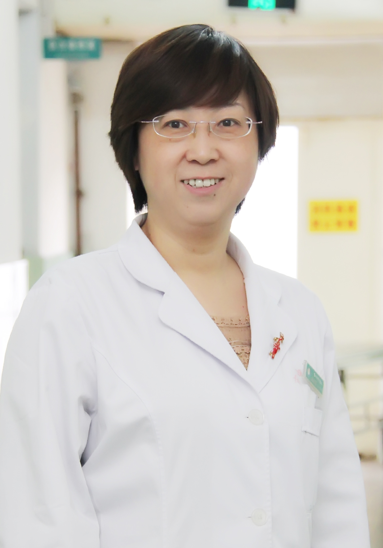 杨亚冰